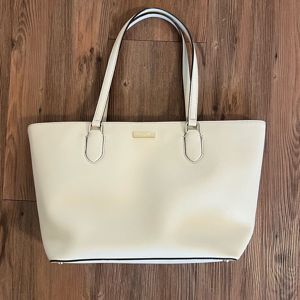 Kate Spade Elegant Cream Tote Bag perfect for spring
